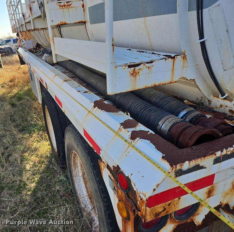 image for item DJ0879 2011 Galyean AT5000 acid tank trailer