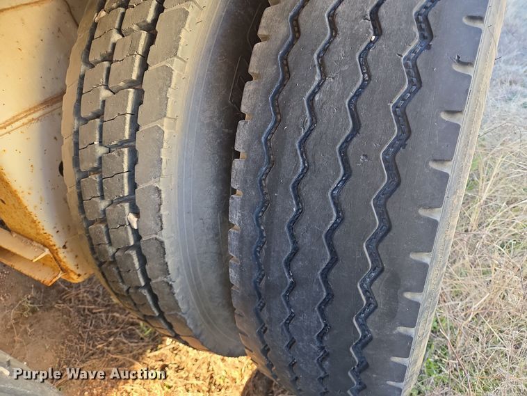 image for item DJ0879 2011 Galyean AT5000 acid tank trailer