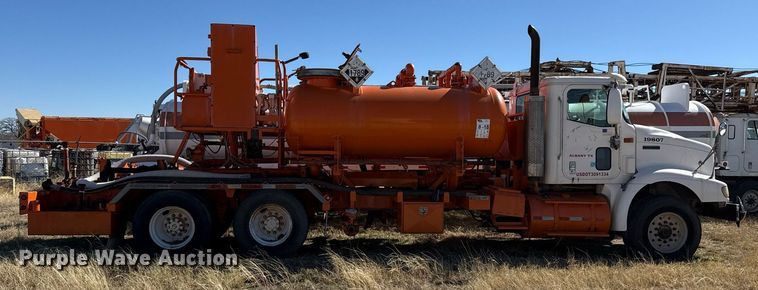 image for item DJ0880 2000 International 9100i oilfield acidizing pump truck