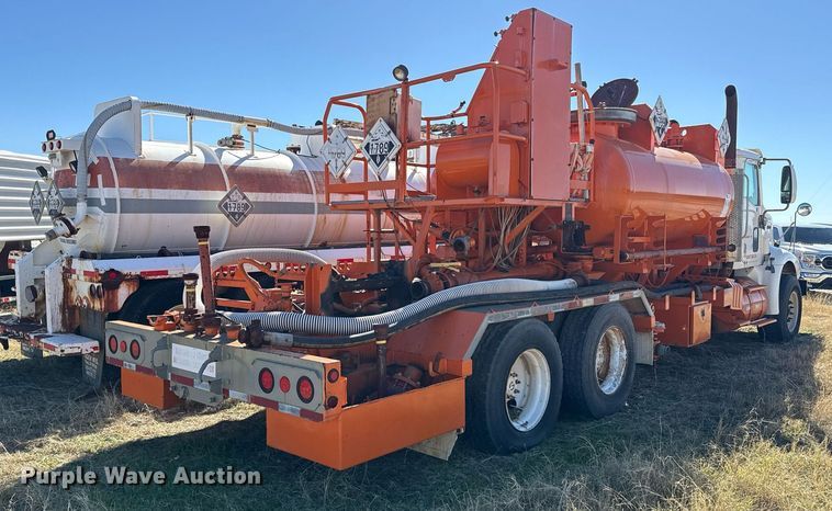 image for item DJ0880 2000 International 9100i oilfield acidizing pump truck