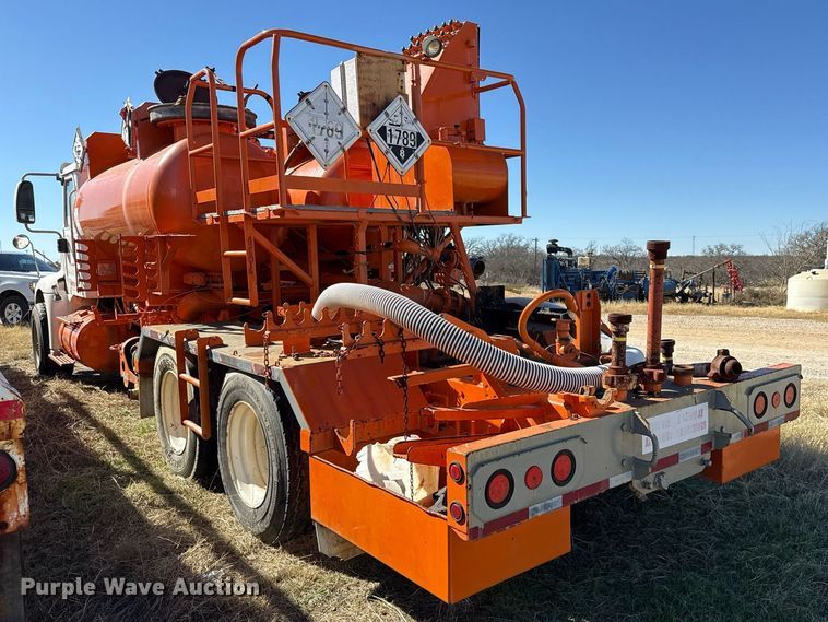 image for item DJ0880 2000 International 9100i oilfield acidizing pump truck