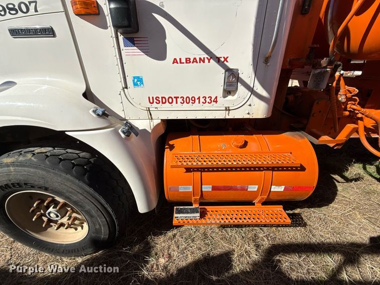 image for item DJ0880 2000 International 9100i oilfield acidizing pump truck