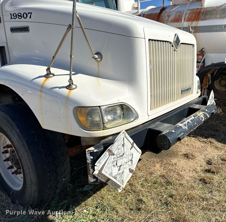 image for item DJ0880 2000 International 9100i oilfield acidizing pump truck