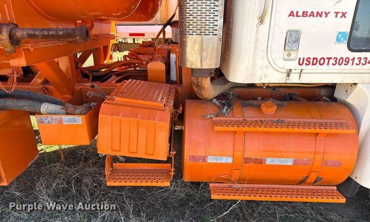 image for item DJ0880 2000 International 9100i oilfield acidizing pump truck