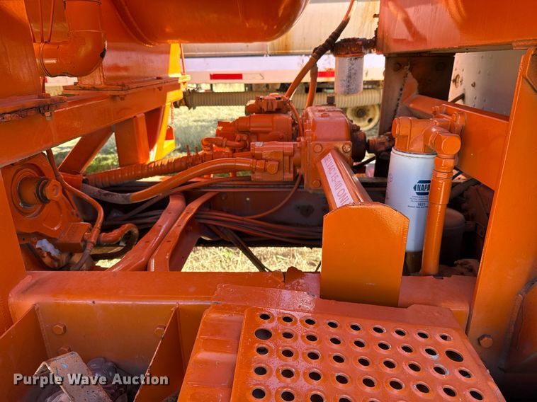 image for item DJ0880 2000 International 9100i oilfield acidizing pump truck