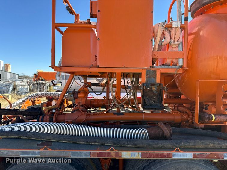 image for item DJ0880 2000 International 9100i oilfield acidizing pump truck