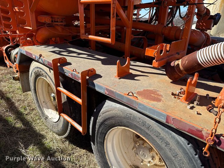 image for item DJ0880 2000 International 9100i oilfield acidizing pump truck