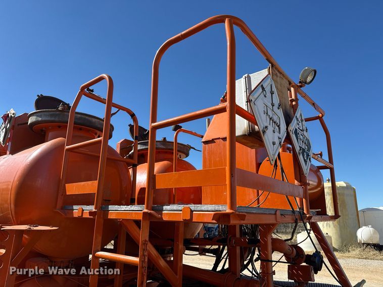 image for item DJ0880 2000 International 9100i oilfield acidizing pump truck