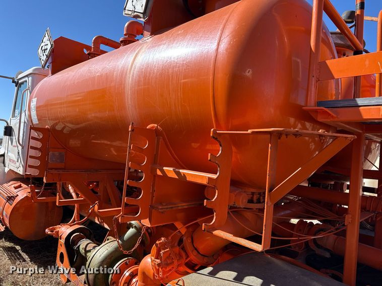 image for item DJ0880 2000 International 9100i oilfield acidizing pump truck