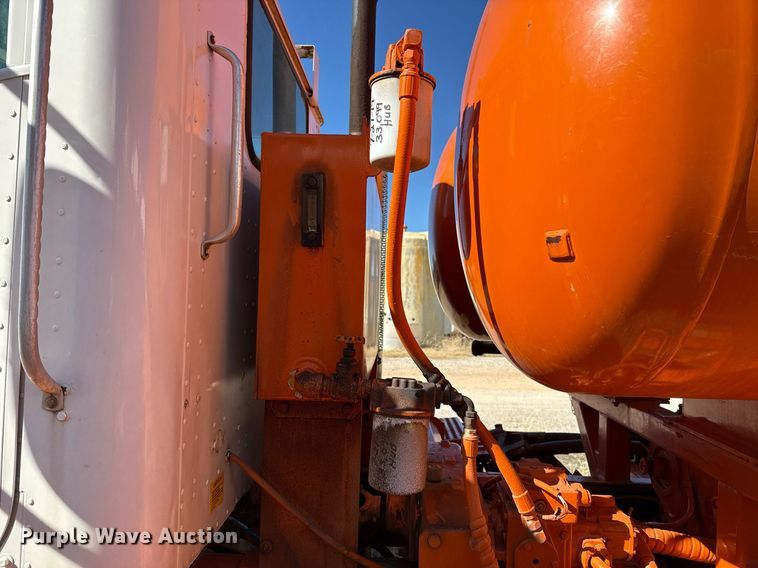 image for item DJ0880 2000 International 9100i oilfield acidizing pump truck