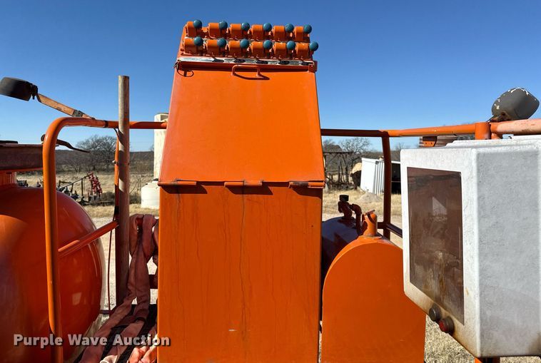 image for item DJ0880 2000 International 9100i oilfield acidizing pump truck