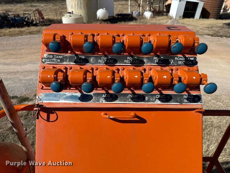 image for item DJ0880 2000 International 9100i oilfield acidizing pump truck