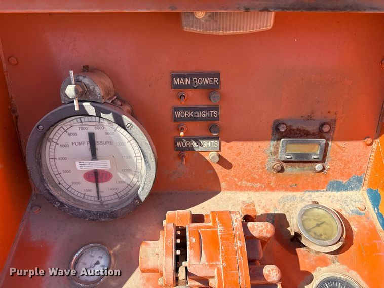 image for item DJ0880 2000 International 9100i oilfield acidizing pump truck