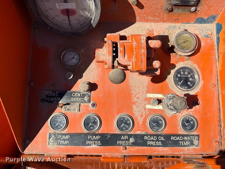 image for item DJ0880 2000 International 9100i oilfield acidizing pump truck