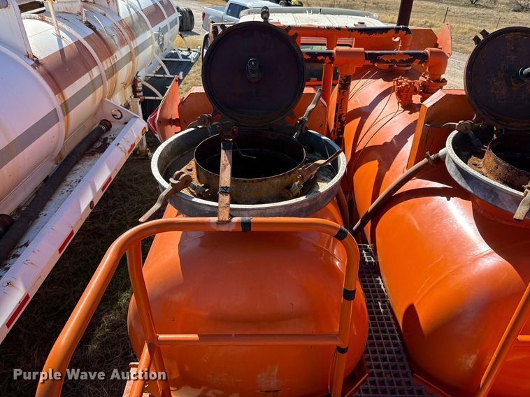 image for item DJ0880 2000 International 9100i oilfield acidizing pump truck