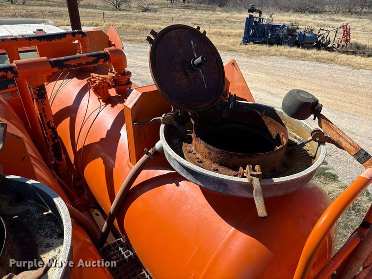 image for item DJ0880 2000 International 9100i oilfield acidizing pump truck