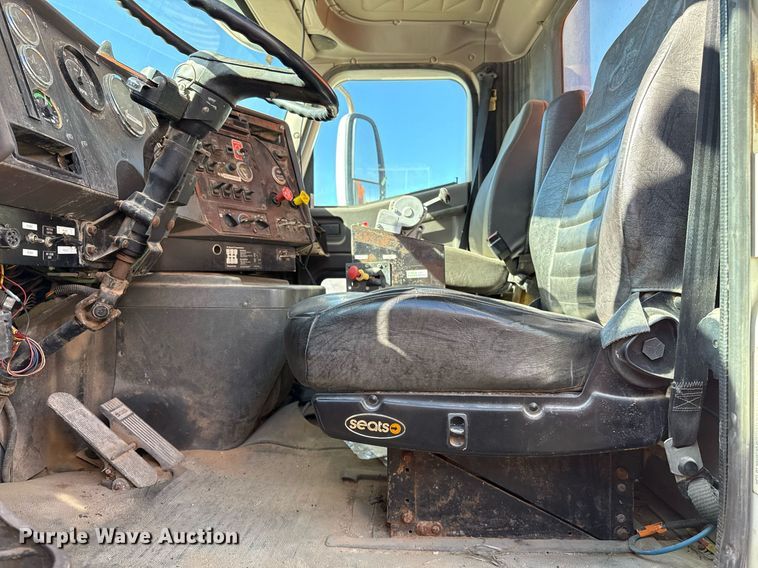 image for item DJ0880 2000 International 9100i oilfield acidizing pump truck