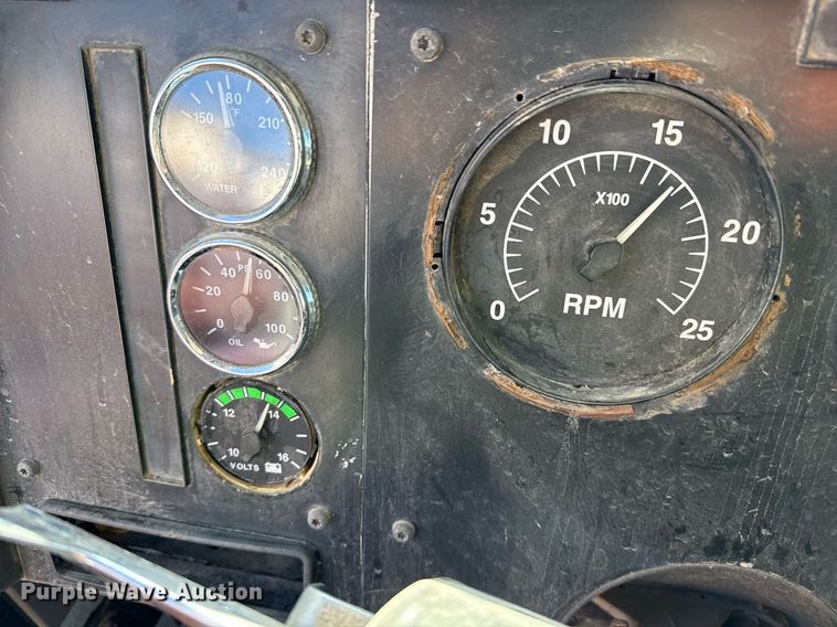 image for item DJ0880 2000 International 9100i oilfield acidizing pump truck