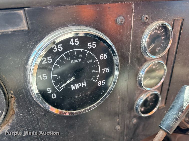 image for item DJ0880 2000 International 9100i oilfield acidizing pump truck