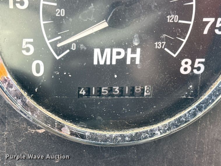 image for item DJ0880 2000 International 9100i oilfield acidizing pump truck