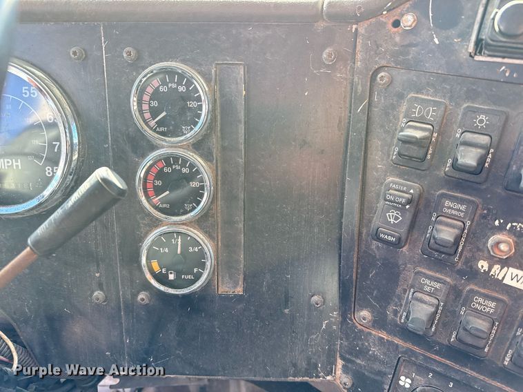 image for item DJ0880 2000 International 9100i oilfield acidizing pump truck