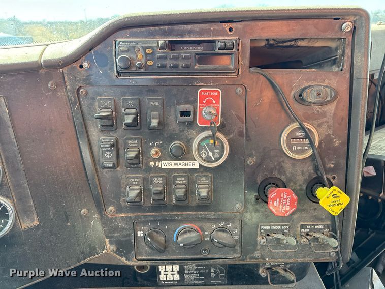 image for item DJ0880 2000 International 9100i oilfield acidizing pump truck