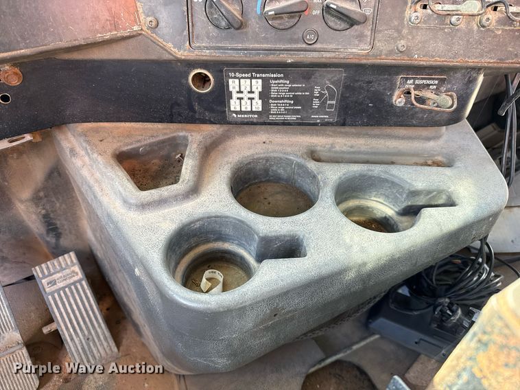 image for item DJ0880 2000 International 9100i oilfield acidizing pump truck