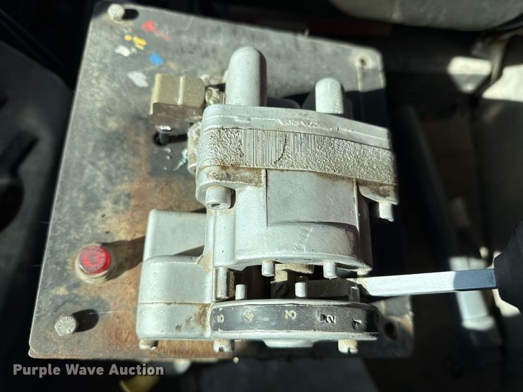 image for item DJ0880 2000 International 9100i oilfield acidizing pump truck