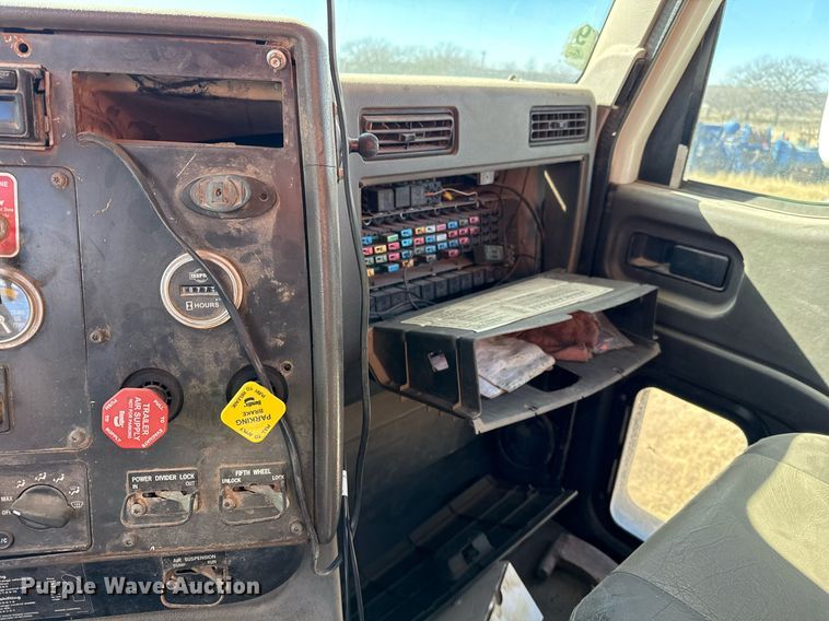 image for item DJ0880 2000 International 9100i oilfield acidizing pump truck