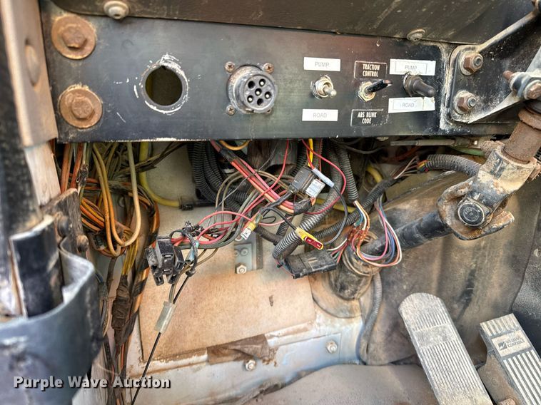 image for item DJ0880 2000 International 9100i oilfield acidizing pump truck