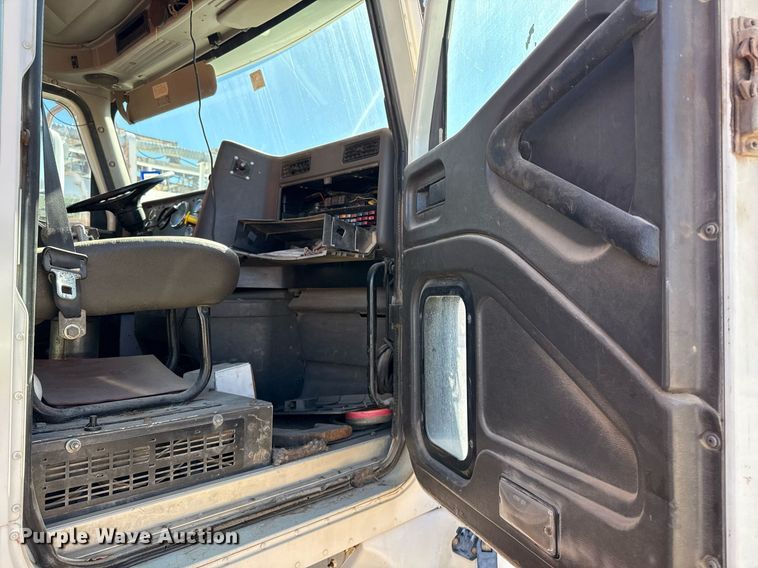 image for item DJ0880 2000 International 9100i oilfield acidizing pump truck