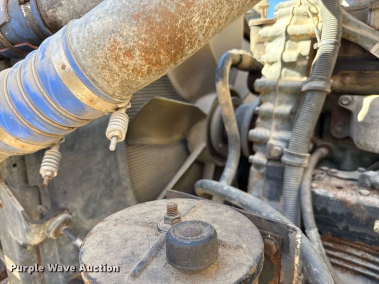 image for item DJ0880 2000 International 9100i oilfield acidizing pump truck