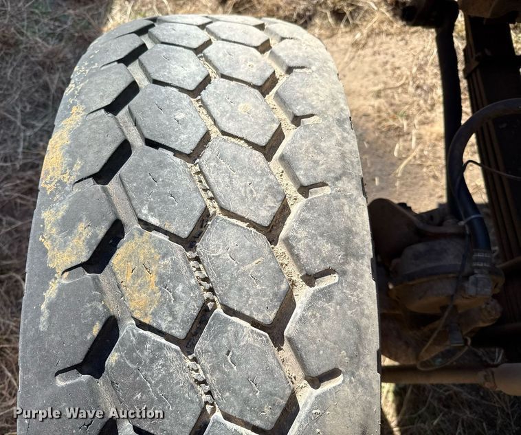 image for item DJ0880 2000 International 9100i oilfield acidizing pump truck