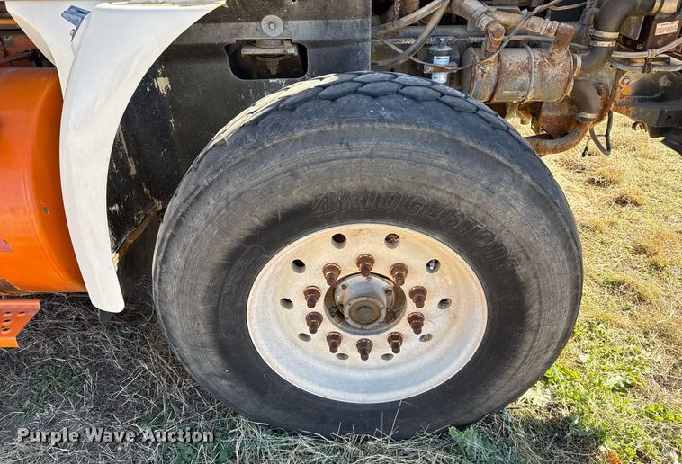 image for item DJ0880 2000 International 9100i oilfield acidizing pump truck