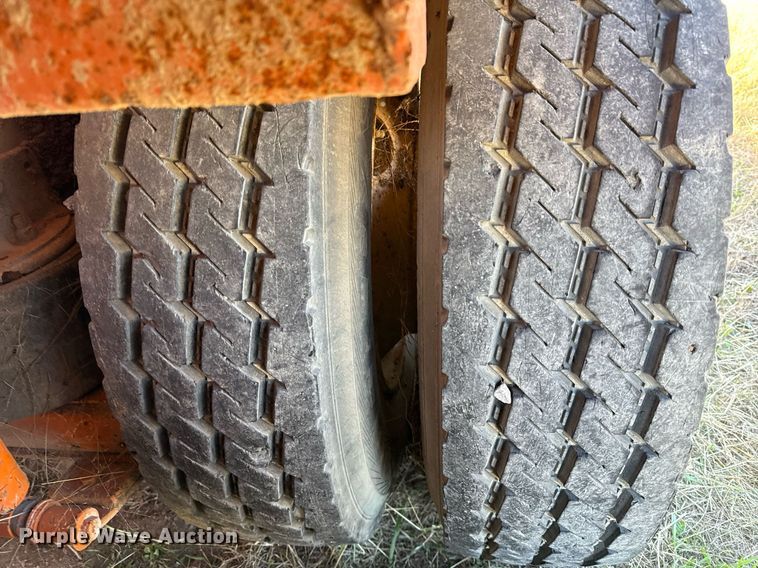 image for item DJ0880 2000 International 9100i oilfield acidizing pump truck