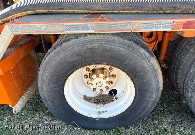 image for item DJ0880 2000 International 9100i oilfield acidizing pump truck