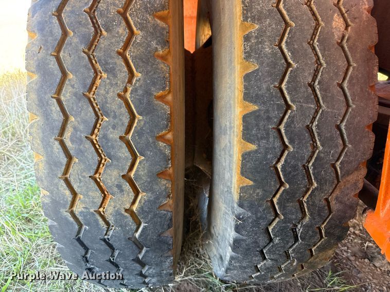 image for item DJ0880 2000 International 9100i oilfield acidizing pump truck