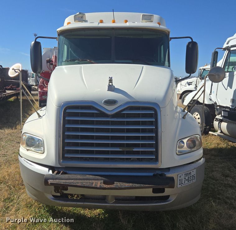 image for item DJ0882 2006 Mack CXN613 semi truck