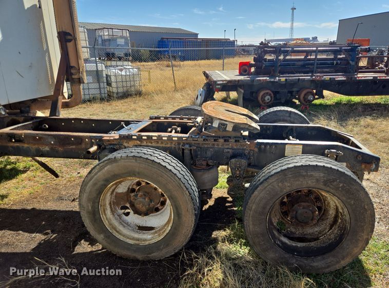 image for item DJ0882 2006 Mack CXN613 semi truck