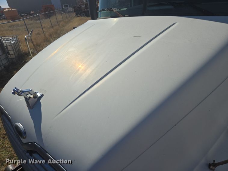 image for item DJ0882 2006 Mack CXN613 semi truck