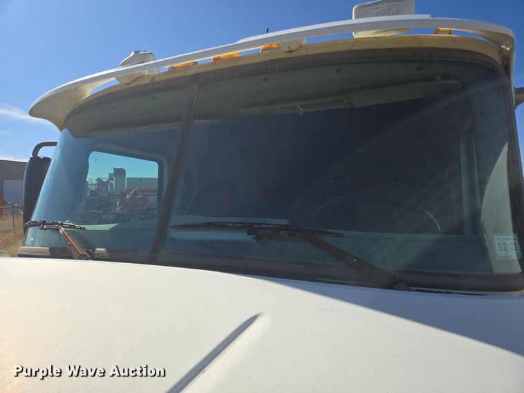 image for item DJ0882 2006 Mack CXN613 semi truck