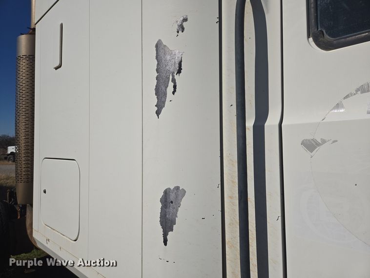 image for item DJ0882 2006 Mack CXN613 semi truck