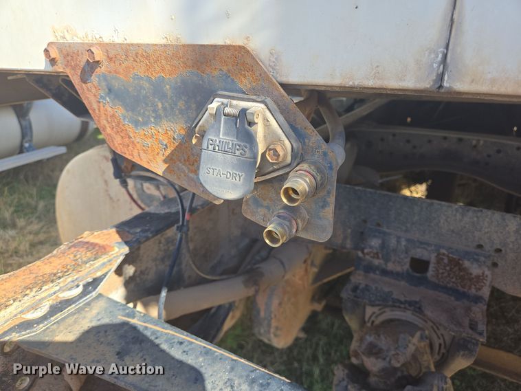 image for item DJ0882 2006 Mack CXN613 semi truck