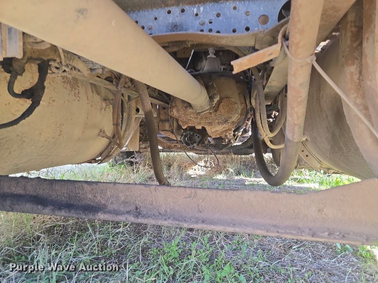 image for item DJ0882 2006 Mack CXN613 semi truck