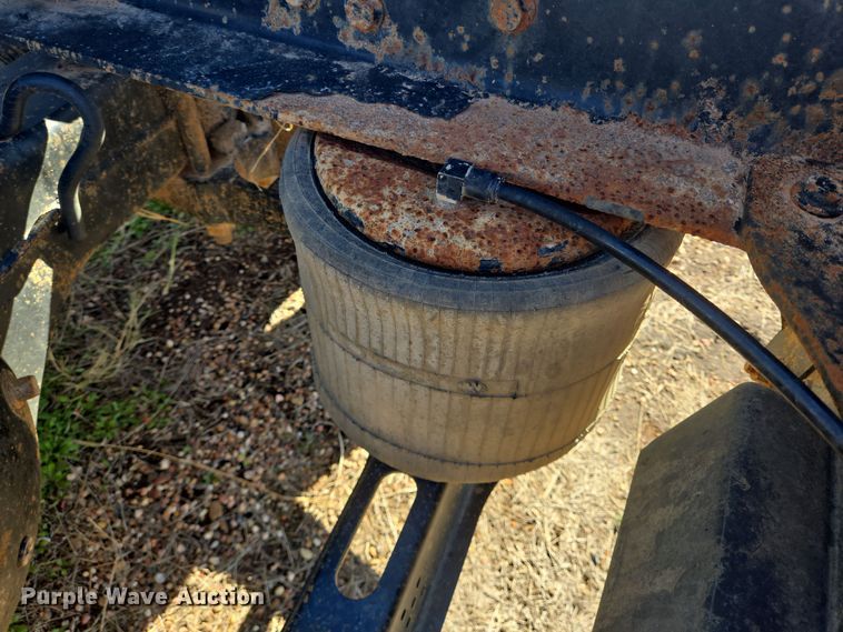 image for item DJ0882 2006 Mack CXN613 semi truck