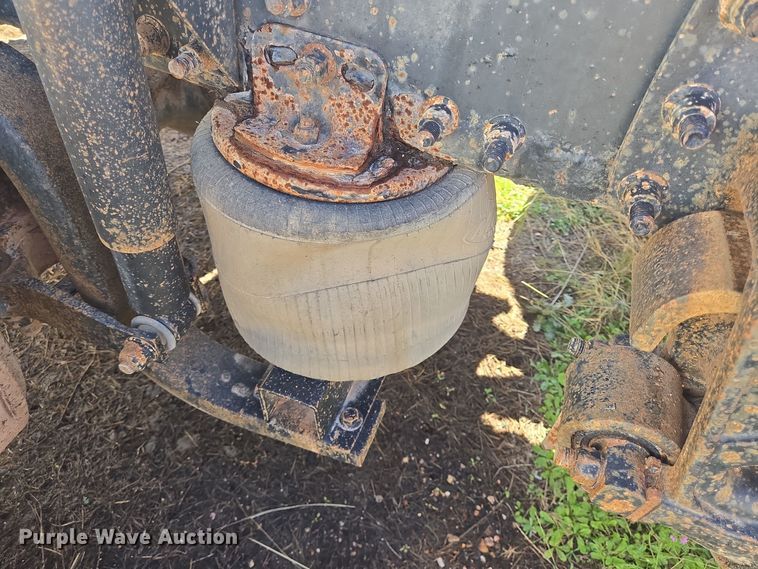 image for item DJ0882 2006 Mack CXN613 semi truck