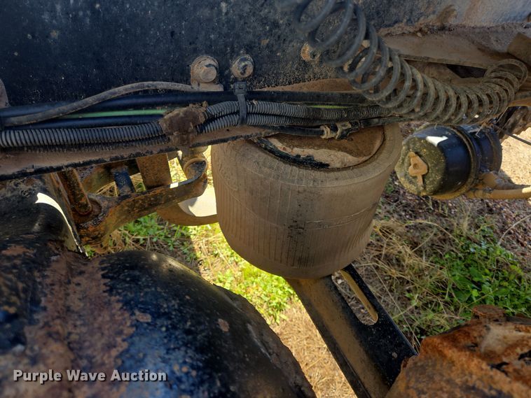 image for item DJ0882 2006 Mack CXN613 semi truck