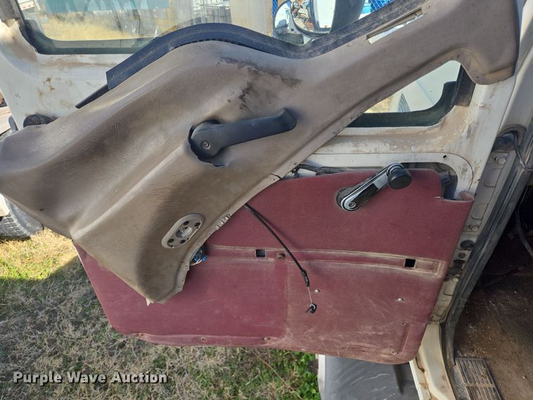 image for item DJ0882 2006 Mack CXN613 semi truck