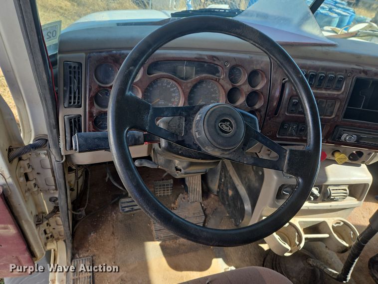 image for item DJ0882 2006 Mack CXN613 semi truck