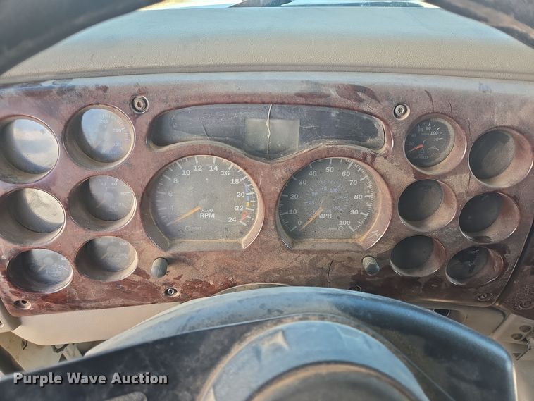 image for item DJ0882 2006 Mack CXN613 semi truck